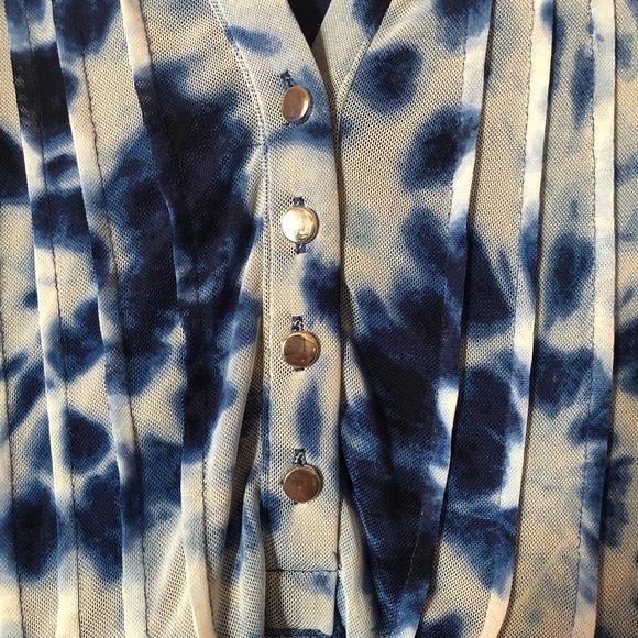 AVA & GRACE LIKE NEW TOP/LINED INSIDE,SILVER BUTTONS CLOSURE/ 3/4 ROLL SLEEVES - Picture 2 of 8